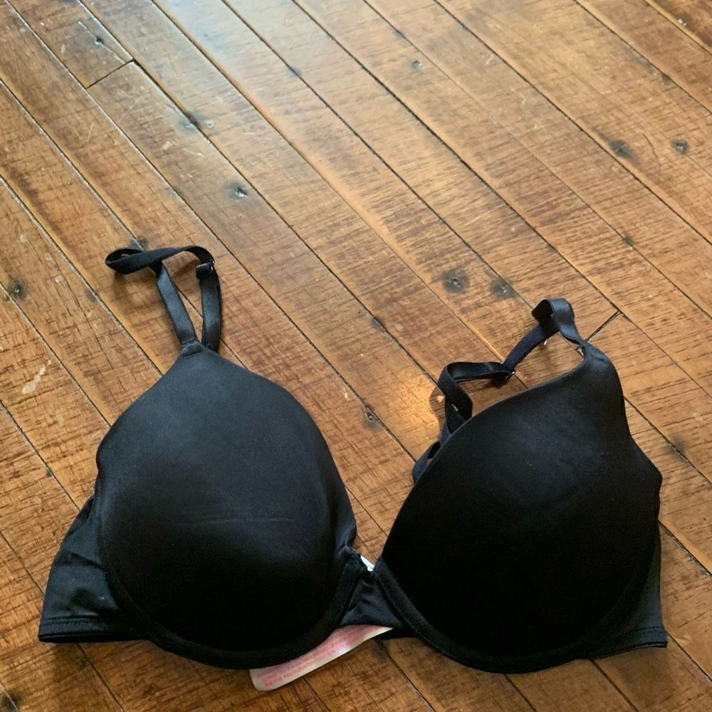 Victoria’s Secret black wear everywhere t-shirt 34C bra